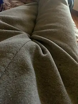 Snapshot of MuzzyFacing chatting on February 7, 2026, 1:26 pm MuzzyFacing online show from February 7, 2026, 1:26 pm