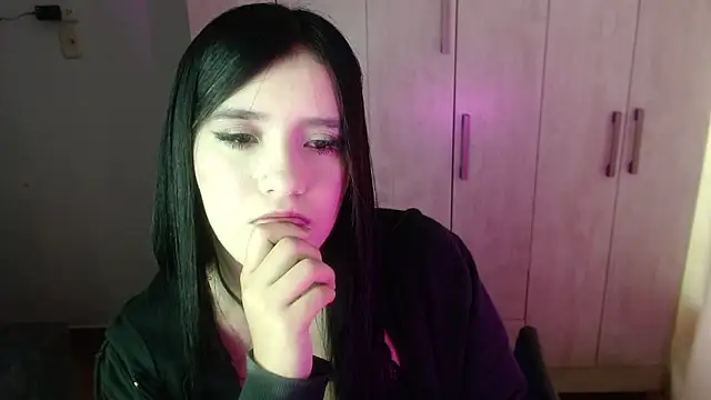 Velvet 28 online show from October 29, 2025, 1:35 pm