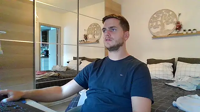 syl01 online show from September 30, 2025, 4:45 pm