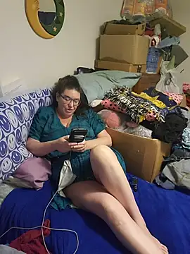 Butterfly50286 online show from November 9, 2025, 3:49 am