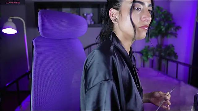 Emma and Issac online show from February 28, 2026, 9:05 pm