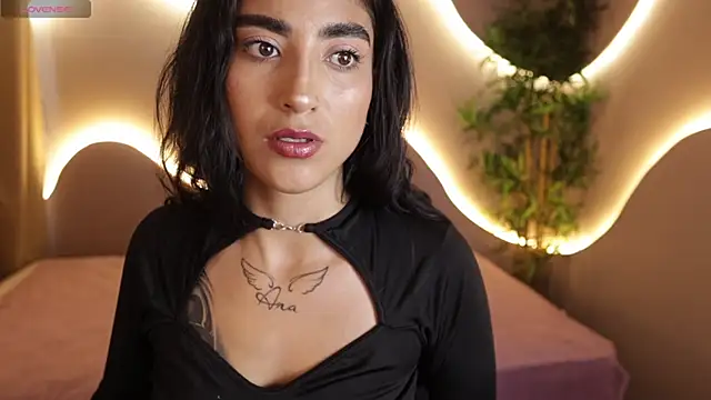 Emma and Issac online show from March 19, 2026, 8:35 pm