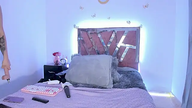 Ella Lenox online show from February 13, 2026, 1:12 am