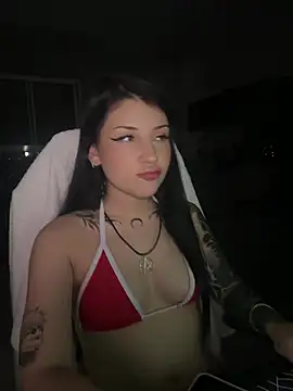 Snapshot of Privad_ravenna chatting on April 7, 2026, 4:02 am Privad ravenna online show from April 7, 2026, 4:02 am