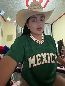 Snapshot of laure_torres chatting on June 25, 2026, 1:05 am laure torres online show from June 25, 2026, 1:05 am