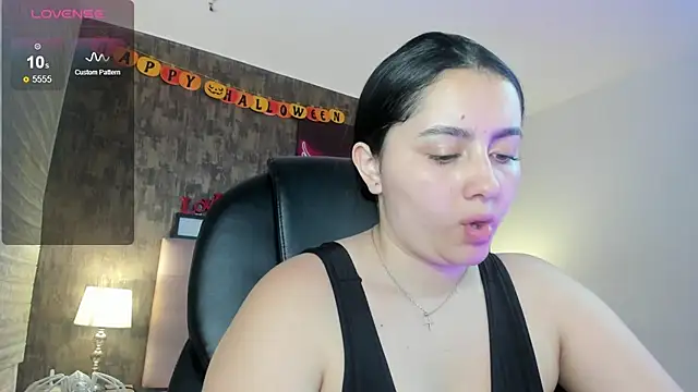 marian  stone online show from November 8, 2025, 6:07 pm