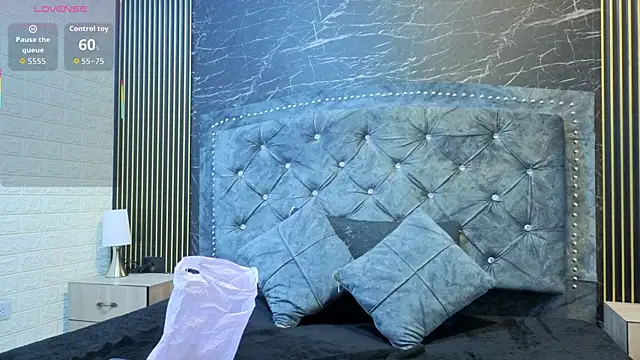 Snapshot of violett__golden chatting on September 23, 2025, 11:24 am violett  golden online show from September 23, 2025, 11:24 am