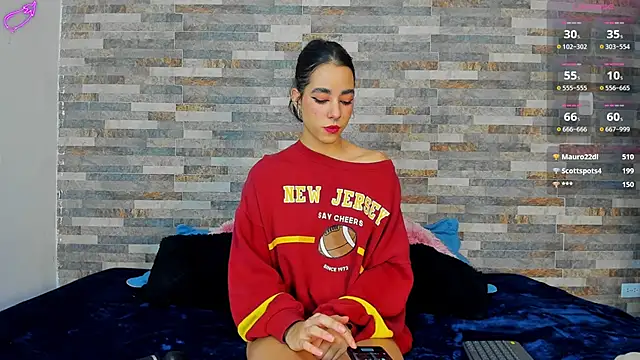 Snapshot of violett__golden chatting on October 7, 2025, 2:09 am violett  golden online show from October 7, 2025, 2:09 am