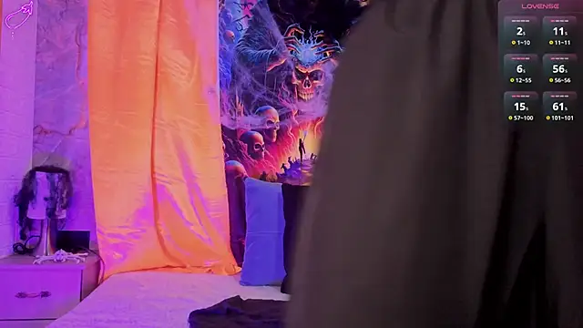 Snapshot of violett__golden chatting on October 8, 2025, 11:08 am violett  golden online show from October 8, 2025, 11:08 am