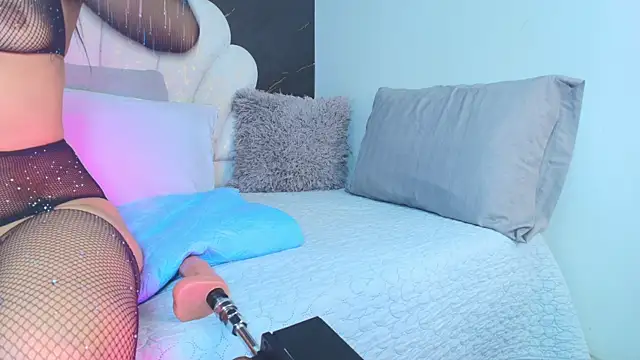 Roxana gomez online show from April 17, 2026, 3:31 am