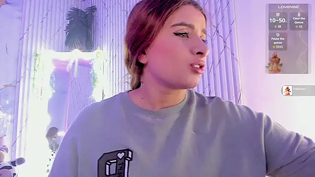 Naomy tay1 online show from April 11, 2026, 3:00 am