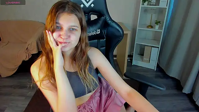 Elle Ellise online show from November 8, 2025, 8:03 am