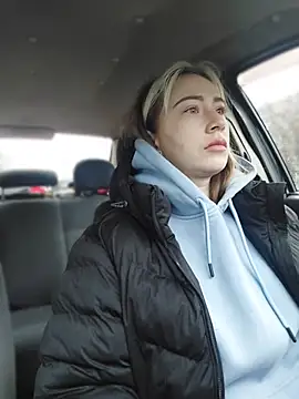 Reina Cummings online show from March 28, 2026, 6:02 am