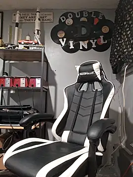 Snapshot of SueNixon chatting on October 21, 2025, 12:22 am SueNixon online show from October 21, 2025, 12:22 am