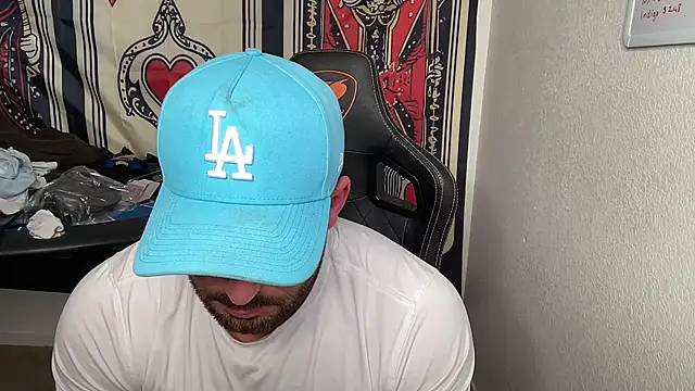 brettmycles28 online show from February 17, 2026, 8:15 pm