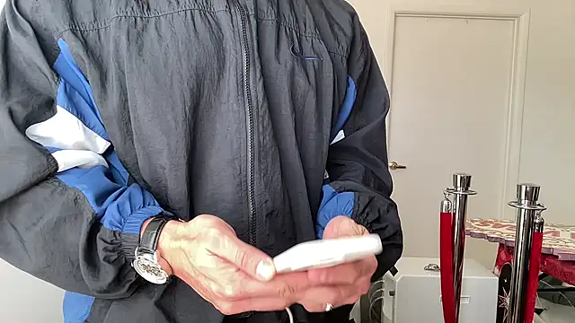 brettmycles28 online show from June 15, 2026, 6:54 pm