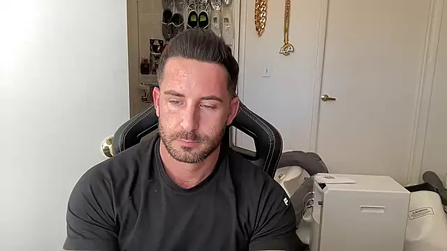 brettmycles28 online show from June 26, 2026, 3:16 pm