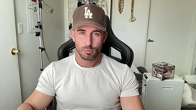 brettmycles28 online show from July 12, 2026, 5:48 pm