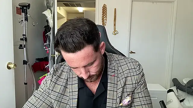 brettmycles28 online show from July 23, 2026, 6:39 pm