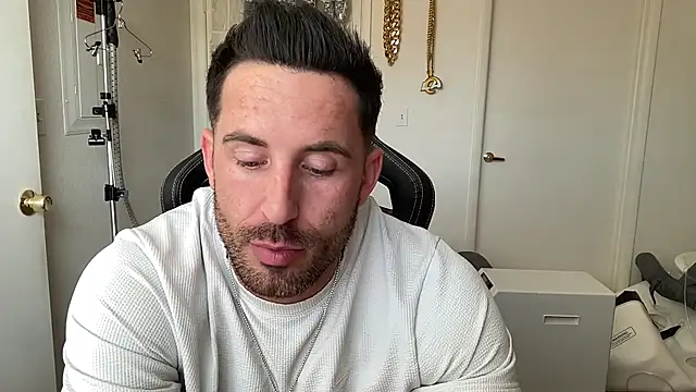 brettmycles28 online show from July 24, 2026, 4:16 pm