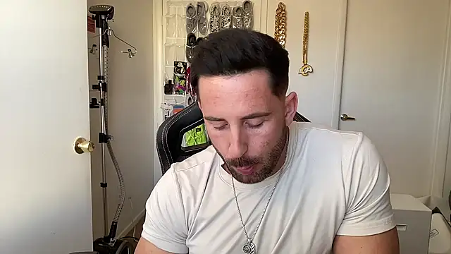 brettmycles28 online show from July 28, 2026, 1:01 am