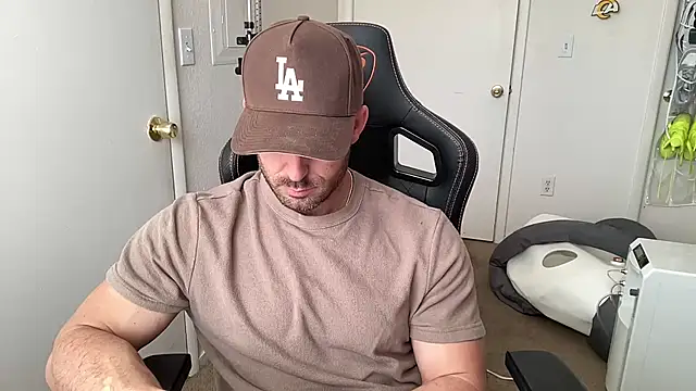 brettmycles28 online show from August 1, 2026, 5:23 pm