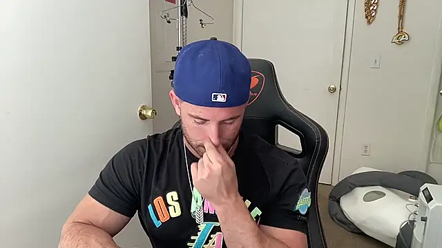 brettmycles28 online show from August 2, 2026, 5:33 pm