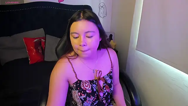 LucyPetit online show from November 12, 2025, 1:00 pm