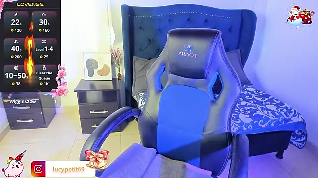 LucyPetit online show from January 15, 2026, 12:54 pm