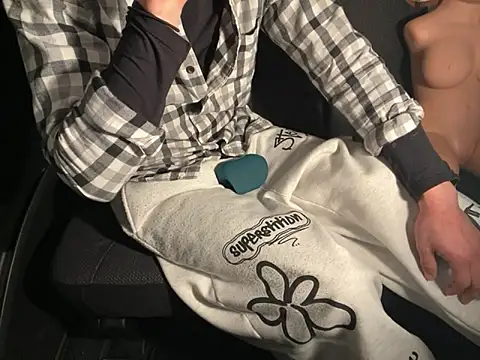 CAMEL1913 online show from April 10, 2026, 6:12 pm