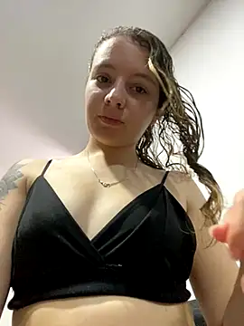 karla-thomsom10 online show from November 26, 2025, 5:36 pm