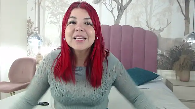 CorineRay online show from November 6, 2025, 2:07 pm