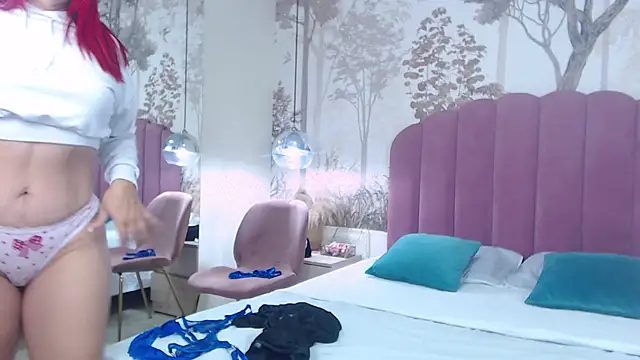 CorineRay online show from November 20, 2025, 2:06 pm