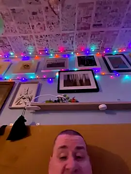 Snapshot of WriggleQuest chatting on October 29, 2025, 9:05 pm WriggleQuest online show from October 29, 2025, 9:05 pm