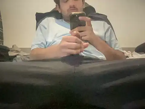 Snapshot of Daddy_2133 chatting on February 7, 2026, 12:42 pm Daddy 2133 online show from February 7, 2026, 12:42 pm