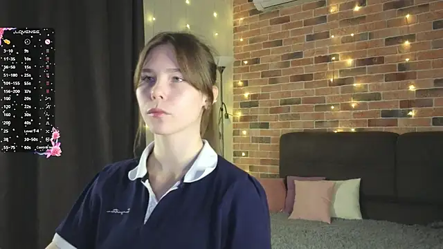 EmiliDen online show from October 21, 2025, 5:02 pm