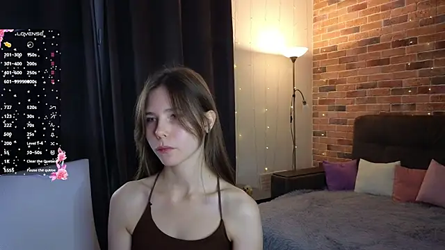 EmiliDen online show from November 14, 2025, 5:11 pm