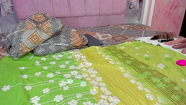 mishell lovely online show from November 16, 2025, 2:11 pm