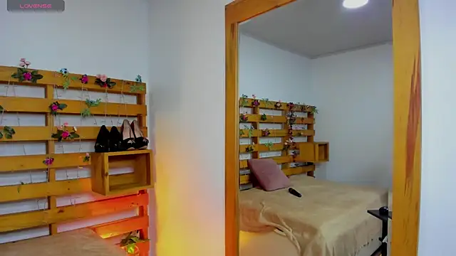 SoftieNymph online show from December 3, 2025, 11:52 am