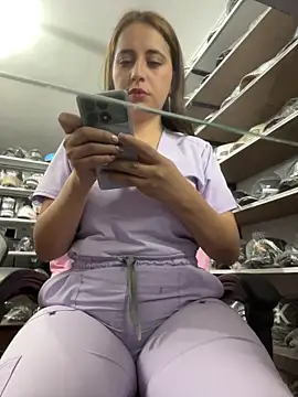 GiaDuque online show from January 8, 2026, 11:34 am