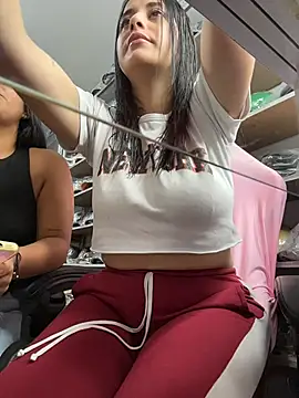 GiaDuque online show from February 3, 2026, 1:05 pm