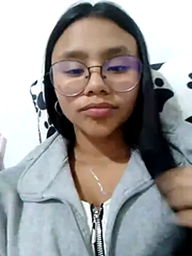 SofieLove 01 online show from April 6, 2026, 8:54 pm