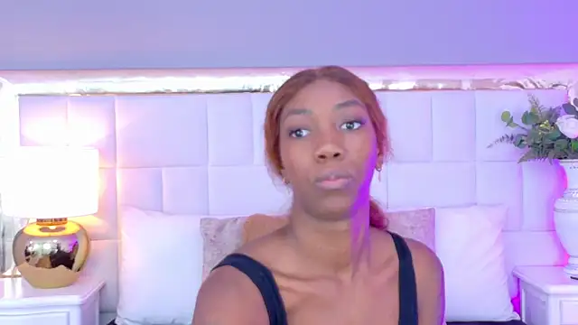 MadeleineHocker online show from November 18, 2025, 12:20 pm