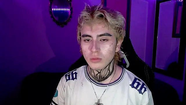 Snapshot of DanteObscuro chatting on November 16, 2025, 2:39 am DanteObscuro online show from November 16, 2025, 2:39 am