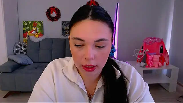 queenofthesense  online show from December 15, 2025, 8:40 am