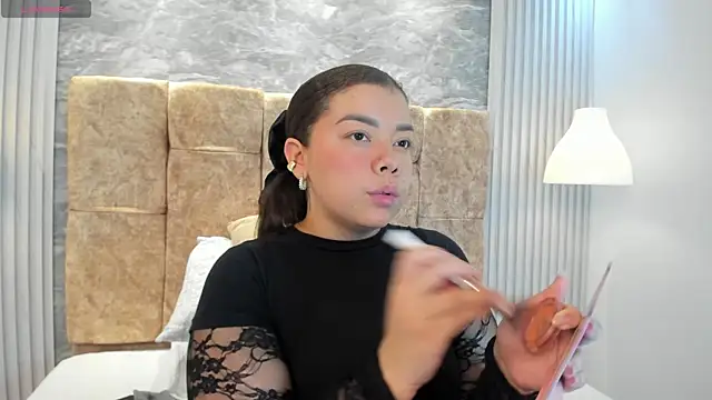 Snapshot of leilapons chatting on October 26, 2025, 5:19 pm leilapons online show from October 26, 2025, 5:19 pm