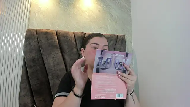 Snapshot of leilapons chatting on November 5, 2025, 5:13 pm leilapons online show from November 5, 2025, 5:13 pm