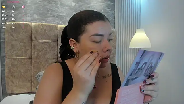 Snapshot of leilapons chatting on November 14, 2025, 5:44 pm leilapons online show from November 14, 2025, 5:44 pm