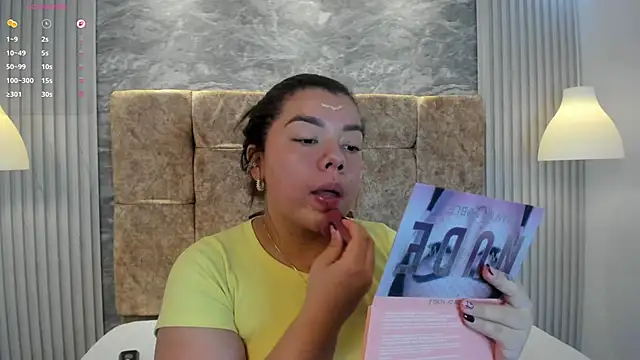 Snapshot of leilapons chatting on November 19, 2025, 5:57 pm leilapons online show from November 19, 2025, 5:57 pm