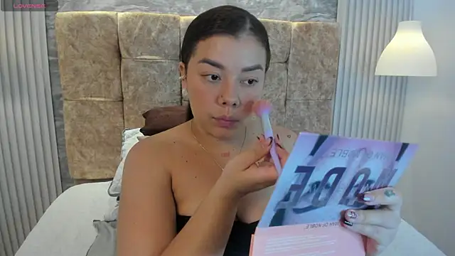 Snapshot of leilapons chatting on November 20, 2025, 4:18 pm leilapons online show from November 20, 2025, 4:18 pm